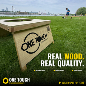 OneTouch Voetbalspel - Inclusief 2 boards / Premium Voetbal / Draagtas Outdoor games Wicked Wood Games